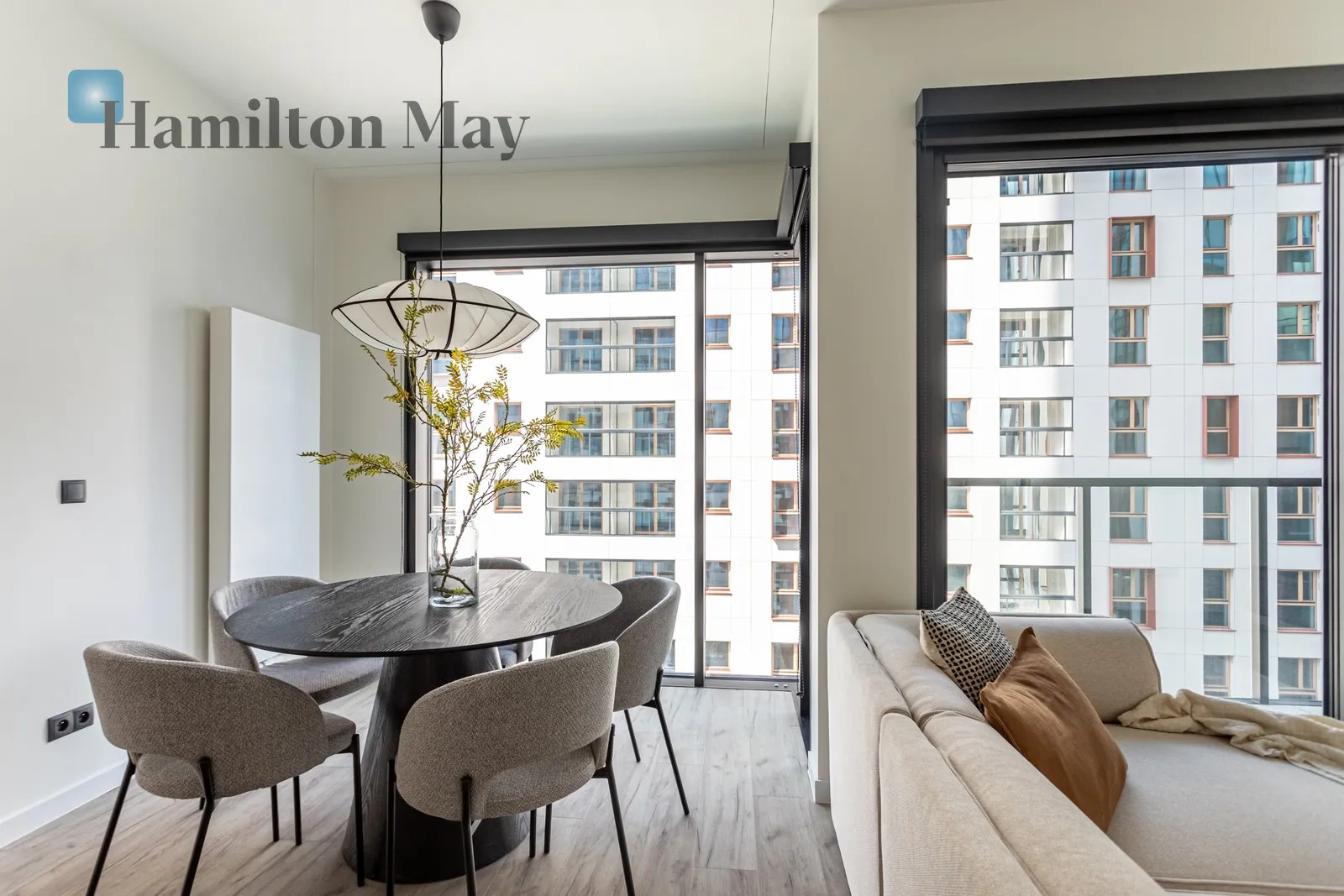 City: Warszawa Street: Prosta Region: Wola Subregion: Mirów Distance to centre: 1.94 km Level: 6 Price: 12500 PLN Bedrooms: 2 Bathrooms: 2 - slider