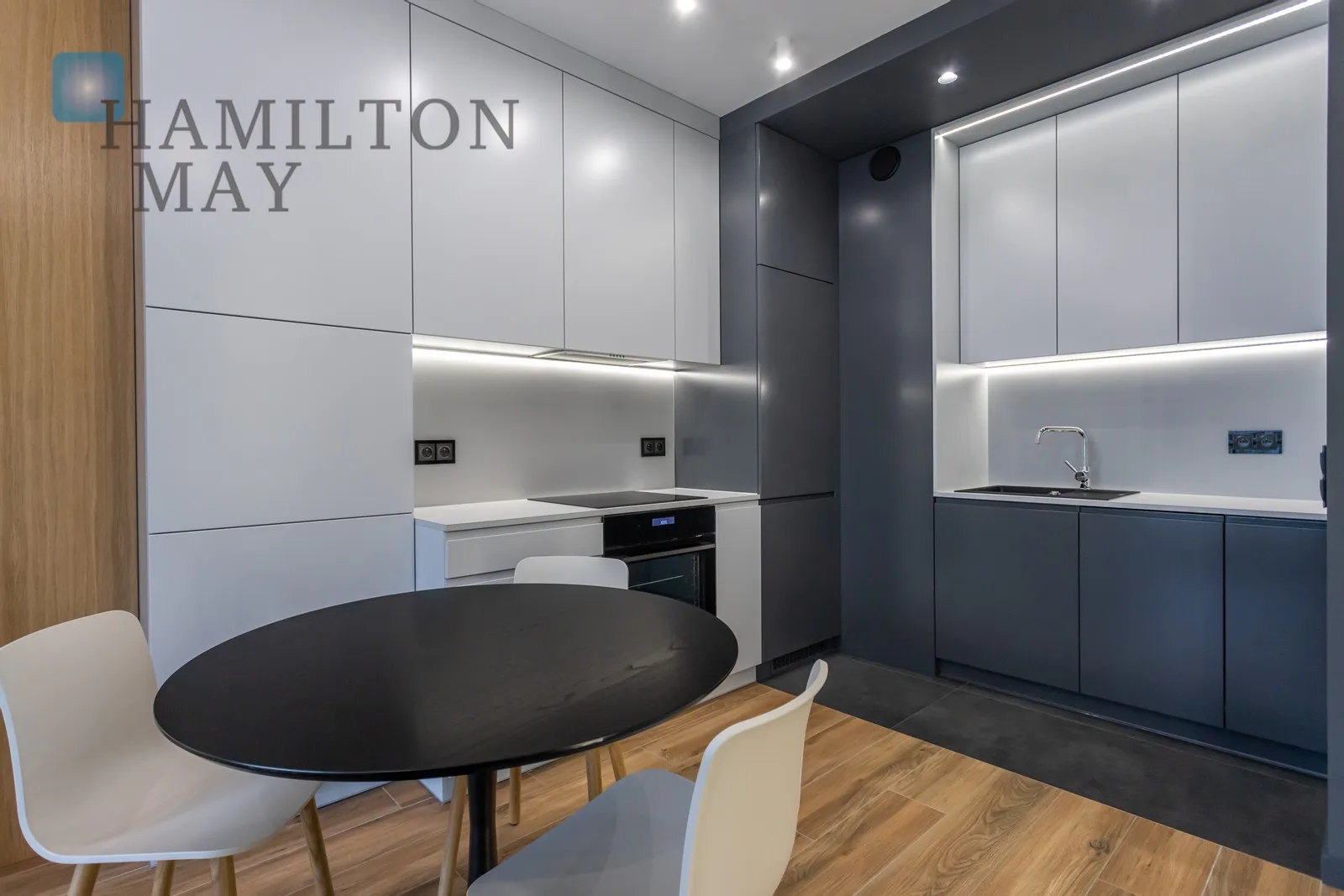 Subregion: Mirów Distance to centre: 1.4 km Level: 6 Price: 4900 PLN Bedrooms: 1 Bathrooms: 1 Size: 35m2 Price/m2: 140 PLN - slider