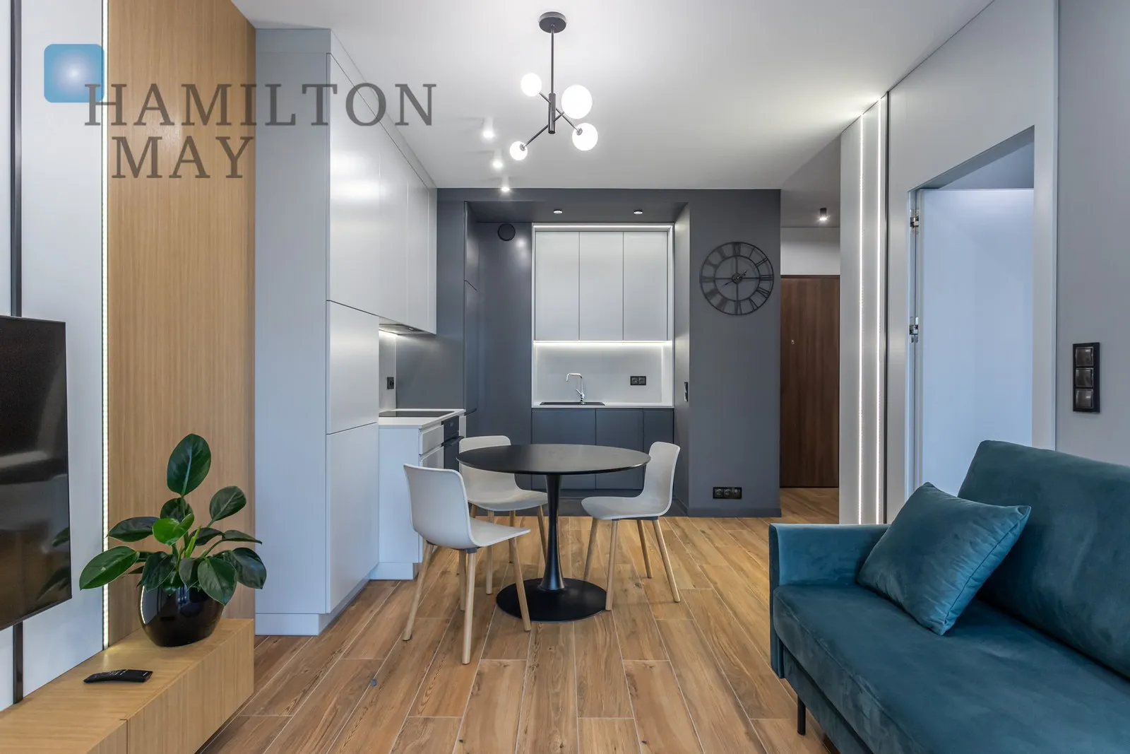 Street: Waliców Region: Wola Subregion: Mirów Distance to centre: 1.4 km Level: 6 Price: 4900 PLN Bedrooms: 1 Bathrooms: 1 Size: 35m2 - slider