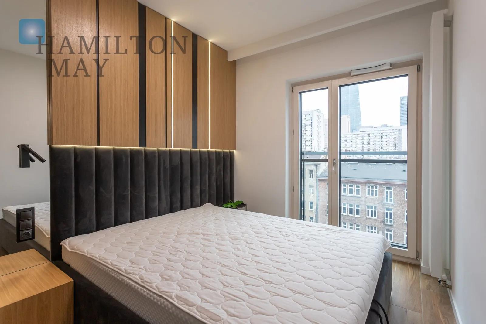 Street: Waliców Region: Wola Subregion: Mirów Distance to centre: 1.4 km Level: 6 Price: 4900 PLN Bedrooms: 1 - slider