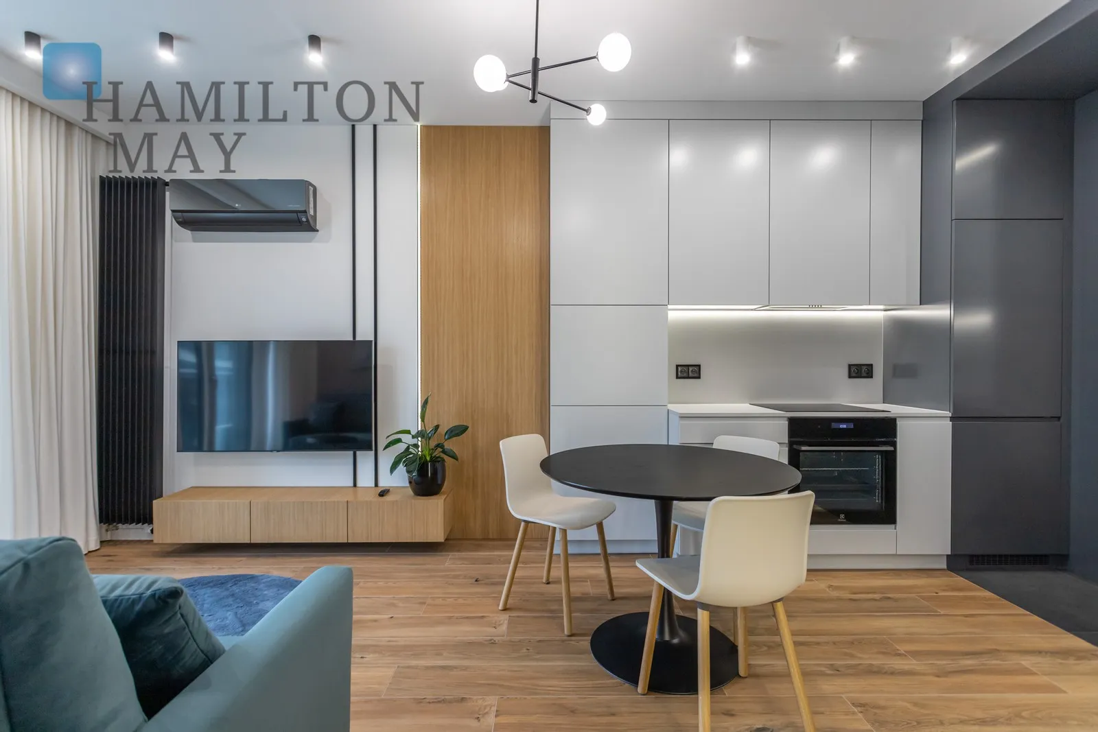 City: Warszawa Street: Waliców Region: Wola Subregion: Mirów Distance to centre: 1.4 km Level: 6 Price: 4900 PLN Bedrooms: 1 - slider