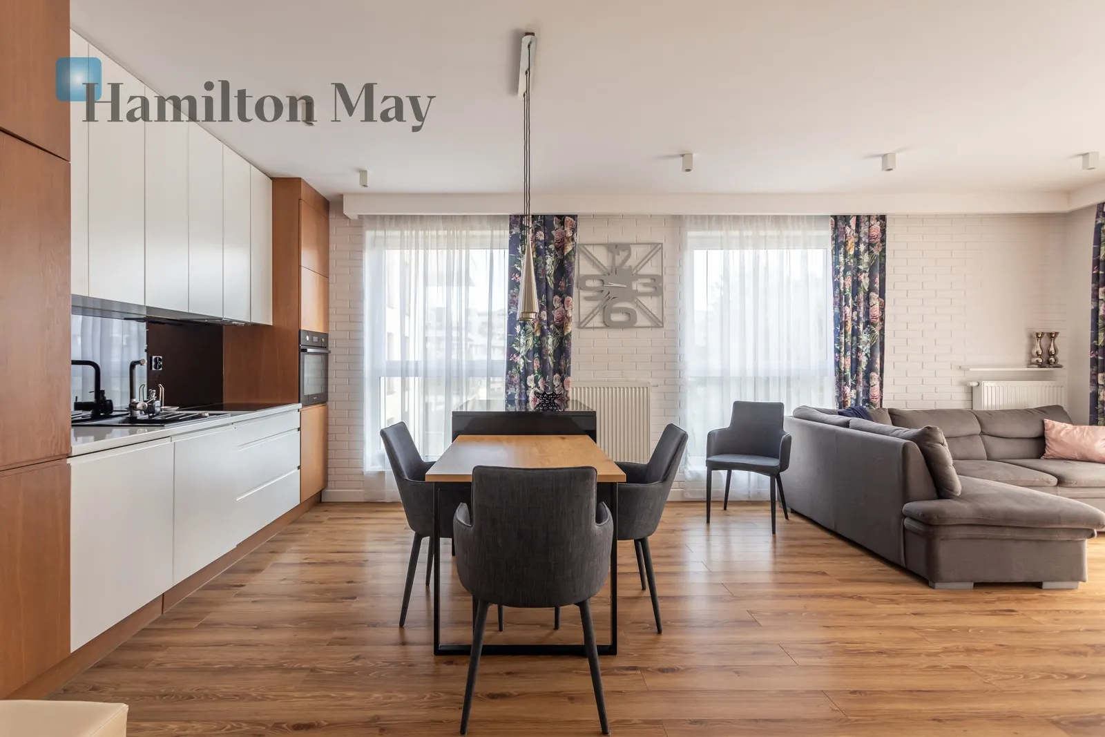 City: Warszawa Street: Radziwie Region: Wola Subregion: Młynów Distance to centre: 3.79 km Level: 5 Price: 6000 PLN Bedrooms: 2 Bathrooms: 1 Size: 62m2 Price/m2: 97 PLN - slider