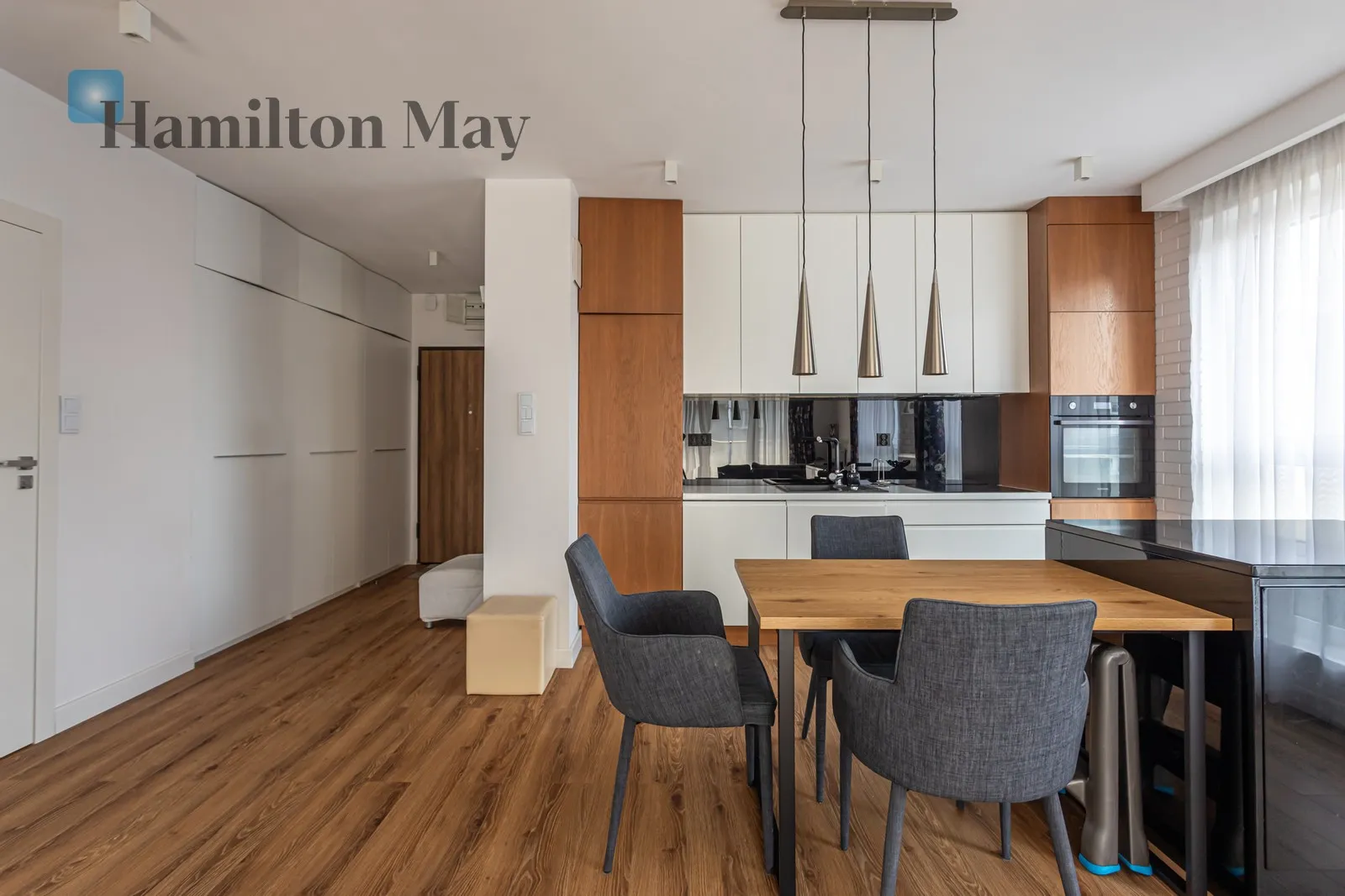 Region: Wola Subregion: Młynów Distance to centre: 3.79 km Level: 5 Price: 6000 PLN Bedrooms: 2 Bathrooms: 1 Size: 62m2 Price/m2: 97 PLN - slider