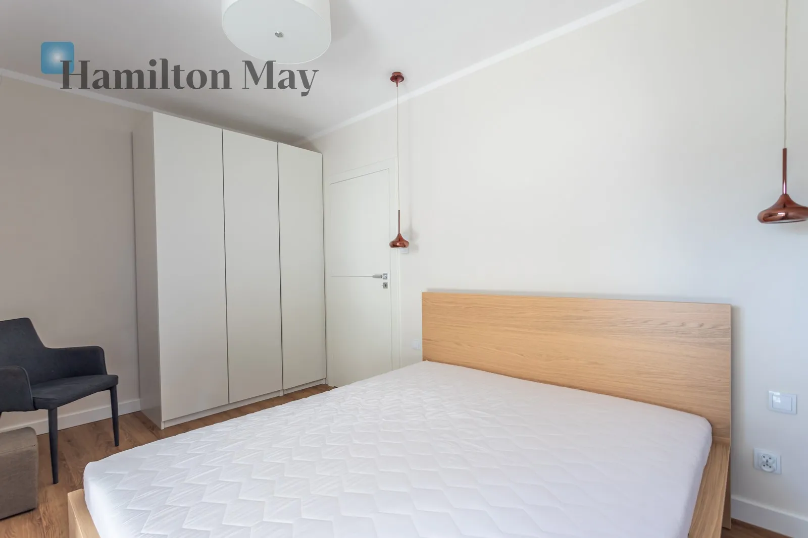 City: Warszawa Street: Radziwie Region: Wola Subregion: Młynów Distance to centre: 3.79 km Level: 5 Price: 6000 PLN - slider