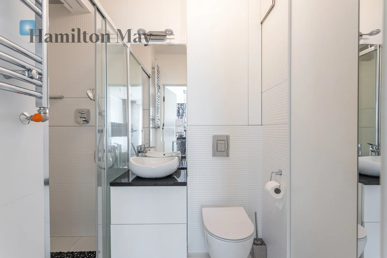 Street: Radziwie Region: Wola Subregion: Młynów Distance to centre: 3.79 km Level: 5 Price: 6000 PLN Bedrooms: 2 - slider