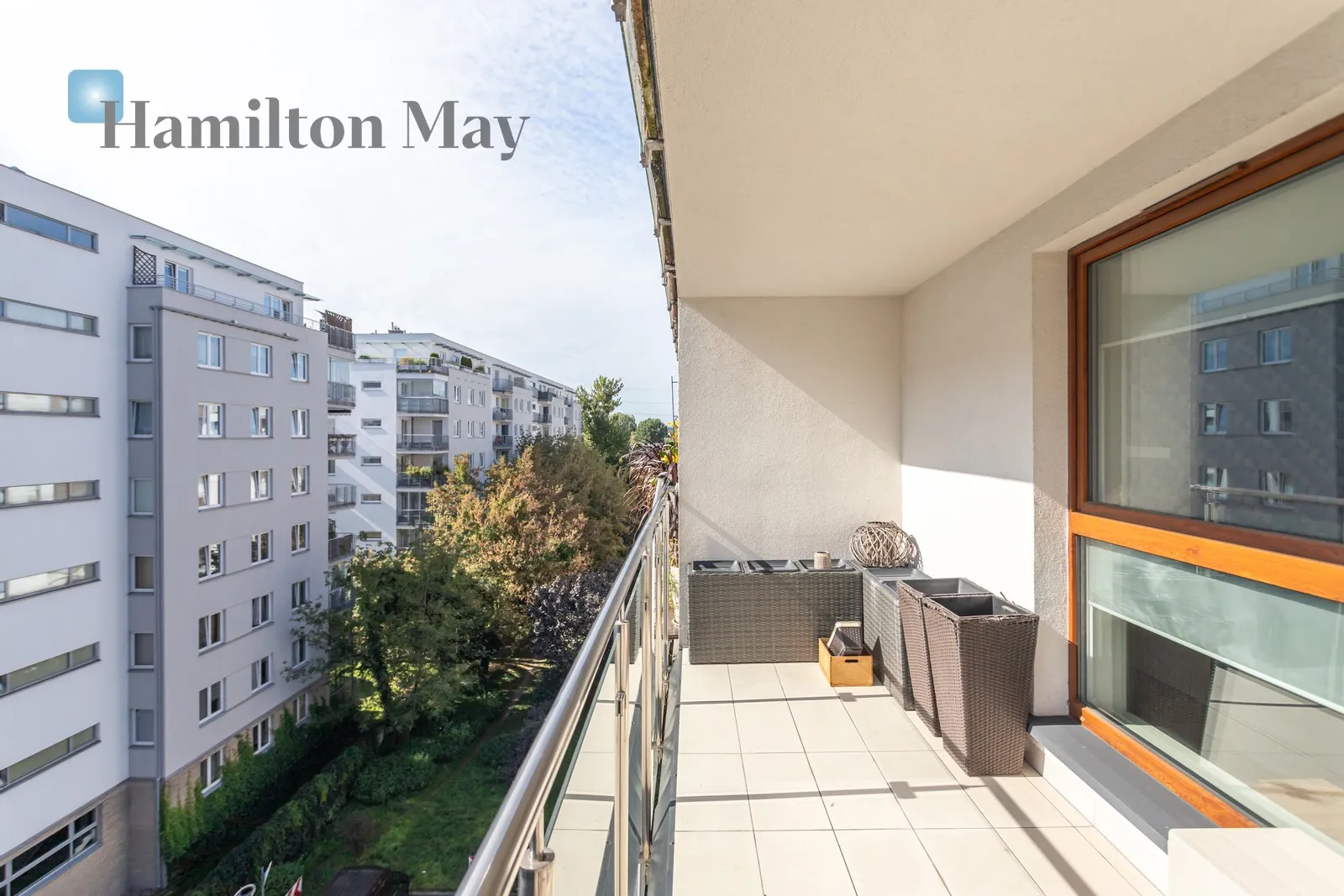 Distance to centre: 3.79 km Level: 5 Price: 6000 PLN Bedrooms: 2 Bathrooms: 1 Size: 62m2 Price/m2: 97 PLN - slider