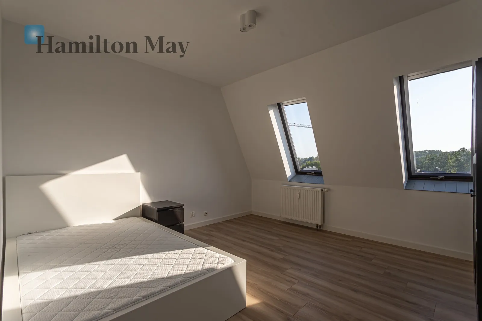 Distance to centre: 10.66 km Level: 3 Price: 6250 PLN Bedrooms: 5 Bathrooms: 2 Size: 147m2 Price/m2: 43 PLN - slider