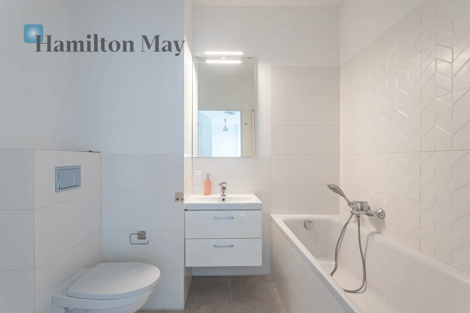 Distance to centre: 10.66 km Level: 3 Price: 6250 PLN Bedrooms: 5 Bathrooms: 2 Size: 147m2 - slider