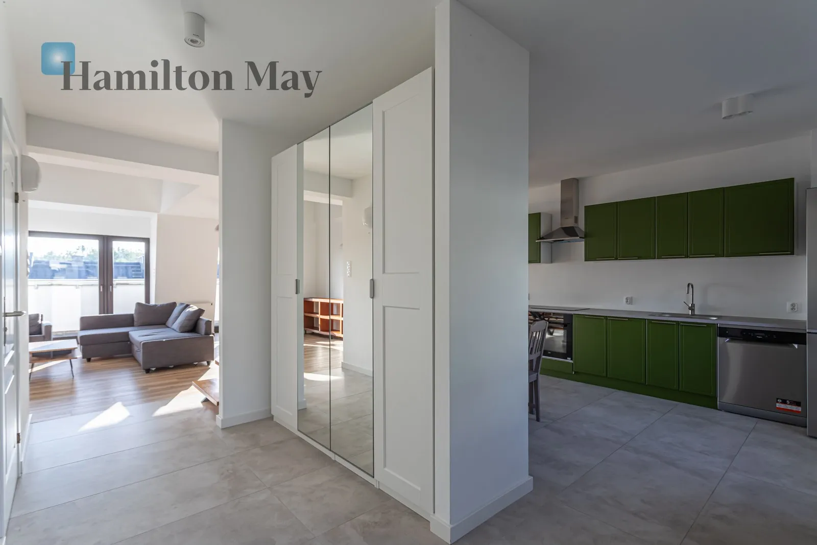 Street: Światowida Region: Białołęka Subregion: Tarchomin Distance to centre: 10.66 km Level: 3 Price: 6250 PLN Bedrooms: 5 Bathrooms: 2 - slider