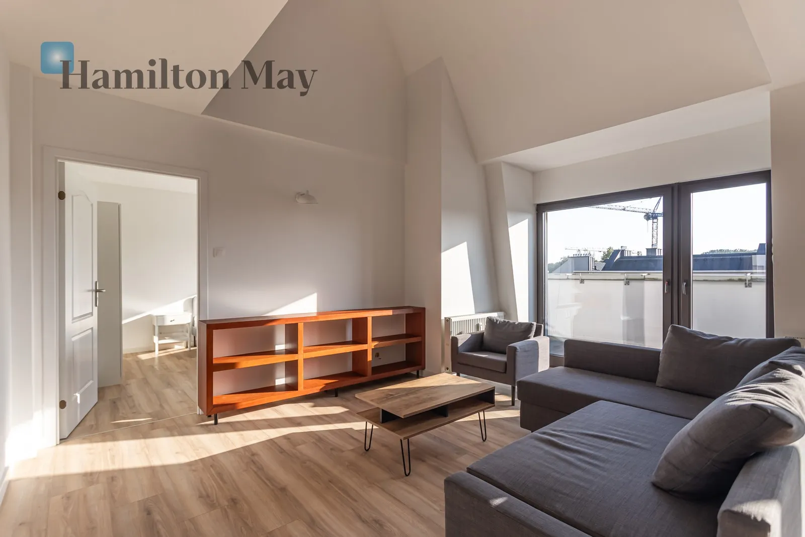 Street: Światowida Region: Białołęka Subregion: Tarchomin Distance to centre: 10.66 km Level: 3 Price: 6250 PLN Bedrooms: 5 Bathrooms: 2 Size: 147m2 Price/m2: 43 PLN - slider