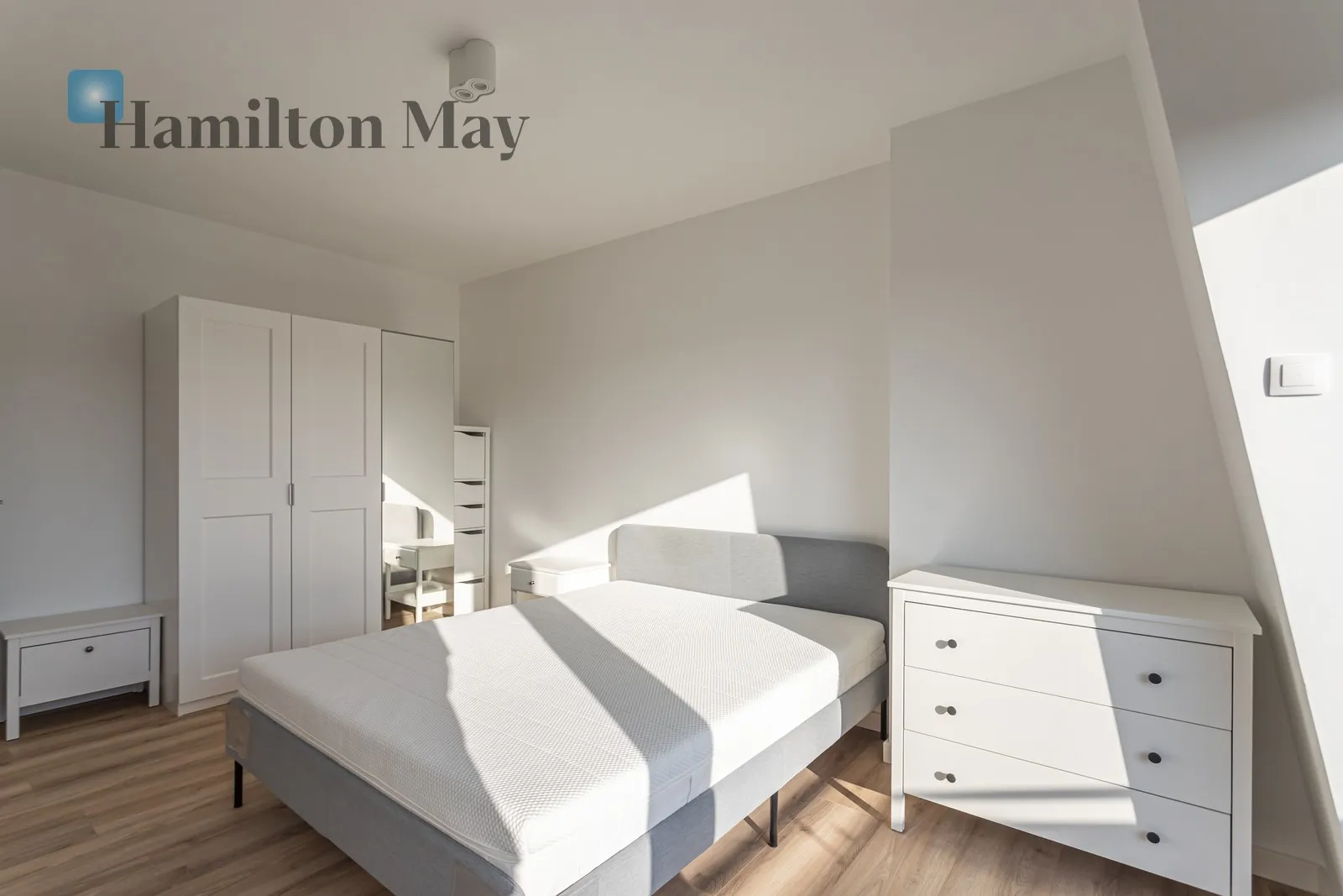 Subregion: Tarchomin Distance to centre: 10.66 km Level: 3 Price: 6250 PLN Bedrooms: 5 Bathrooms: 2 Size: 147m2 Price/m2: 43 PLN - slider