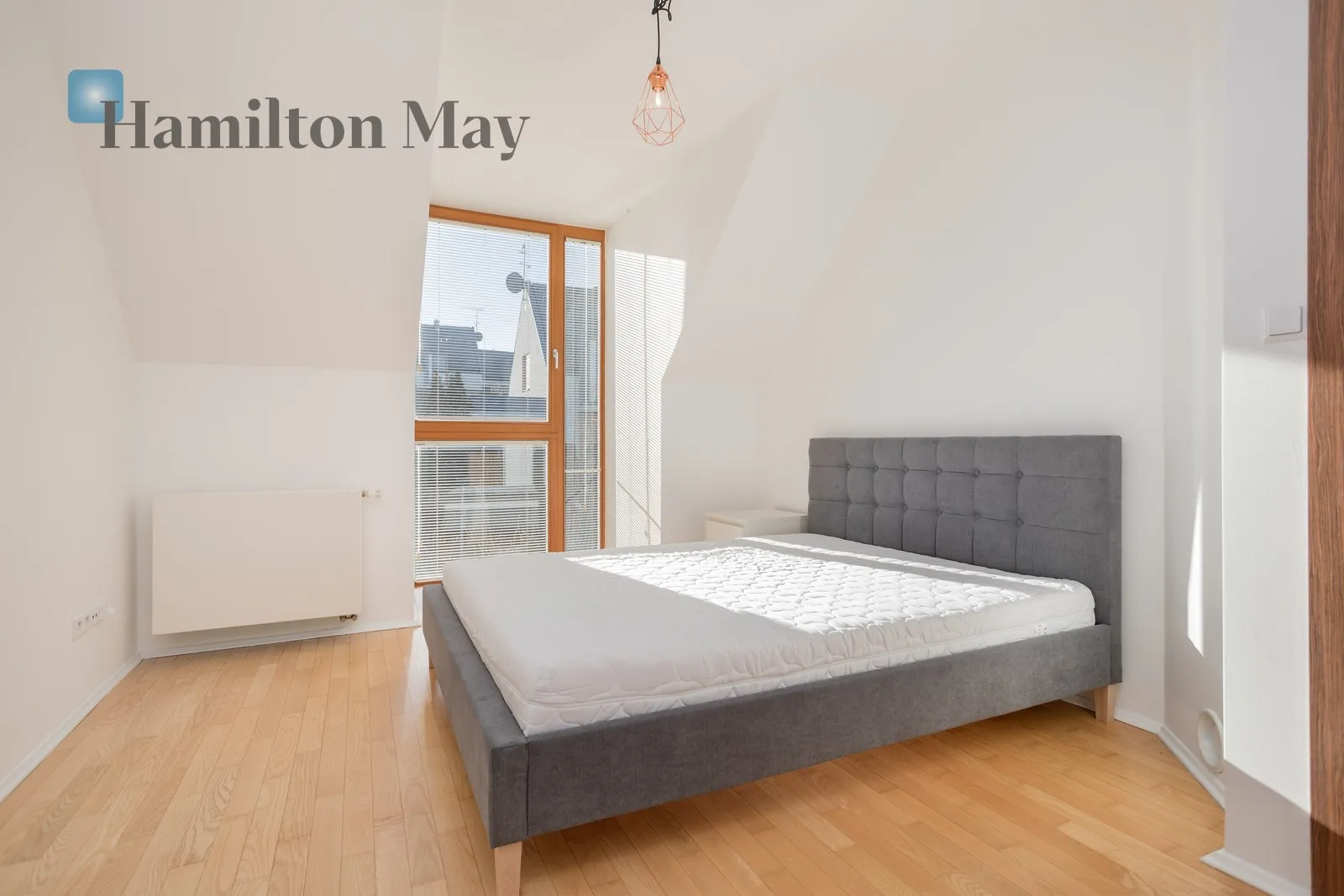 Distance to centre: 13.75 km Level: -9 Price: 9700 PLN Bedrooms: 3 Bathrooms: 2 - slider