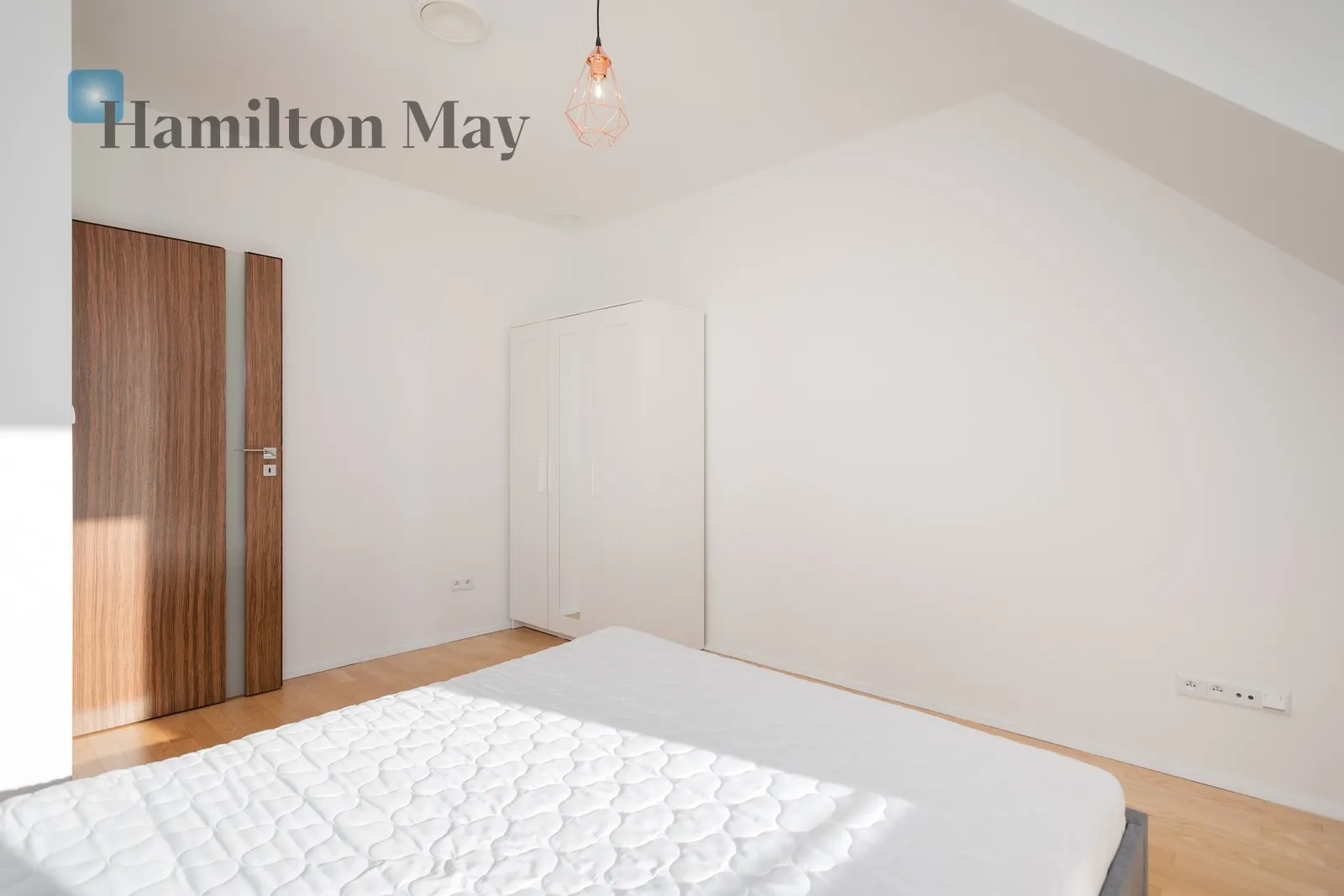 Level: -9 Price: 9700 PLN Bedrooms: 3 Bathrooms: 2 Plot size: 537m2 - slider