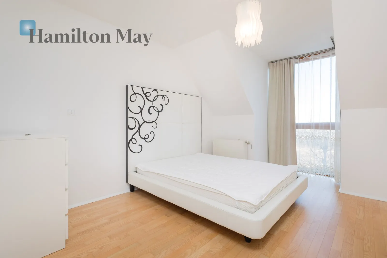 Distance to centre: 13.75 km Level: -9 Price: 9700 PLN Bedrooms: 3 Bathrooms: 2 Plot size: 537m2 Price/m2: 61 PLN - slider