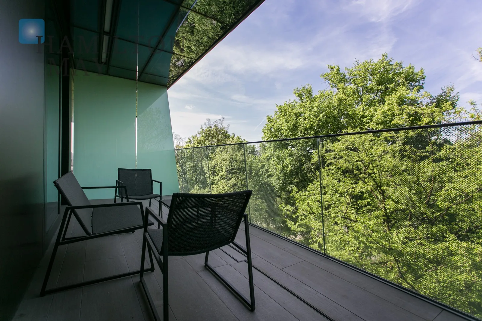 Unique apartment with panoramic views right by iconic Błonia park - slider