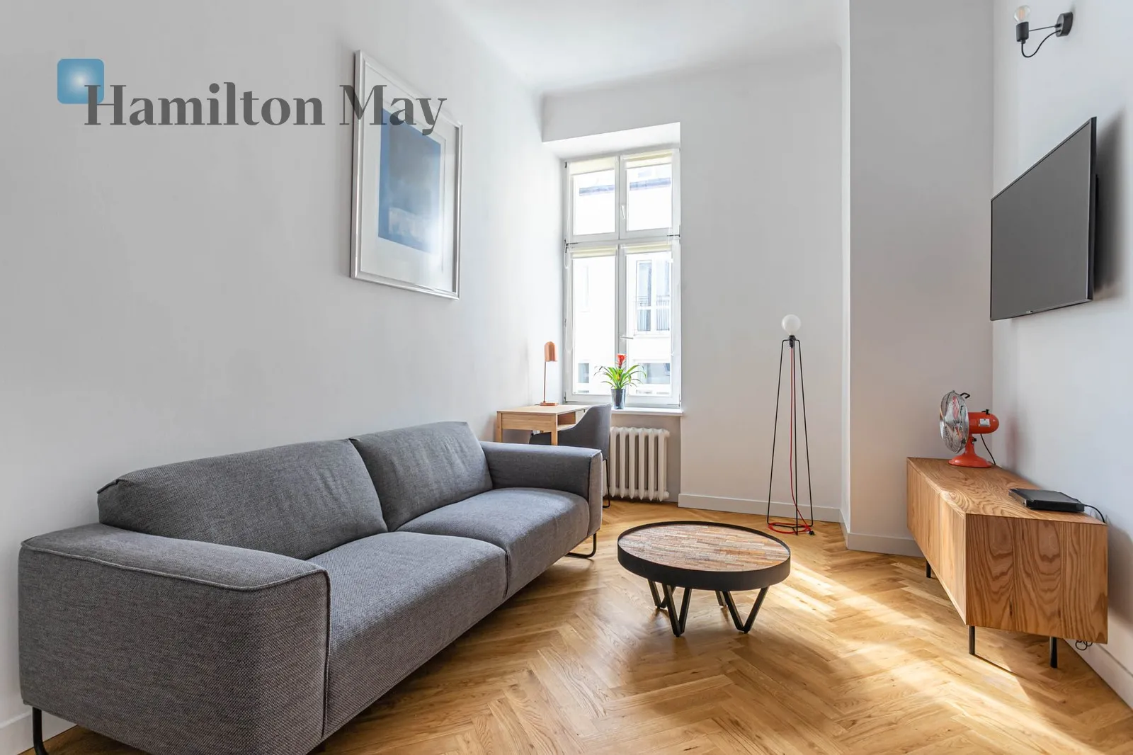 City: Warszawa Street: Hoża Region: Śródmieście Subregion: Śródmieście Północne Distance to centre: 0.47 km Level: 4 Price: 4500 PLN Bedrooms: 1 Bathrooms: 1 Size: 50m2 Price/m2: 90 PLN - slider