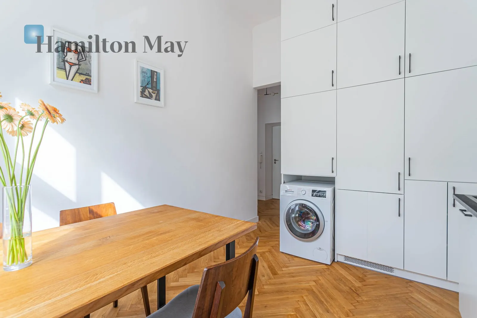 Region: Śródmieście Subregion: Śródmieście Północne Distance to centre: 0.47 km Level: 4 Price: 4500 PLN Bedrooms: 1 Bathrooms: 1 Size: 50m2 - slider