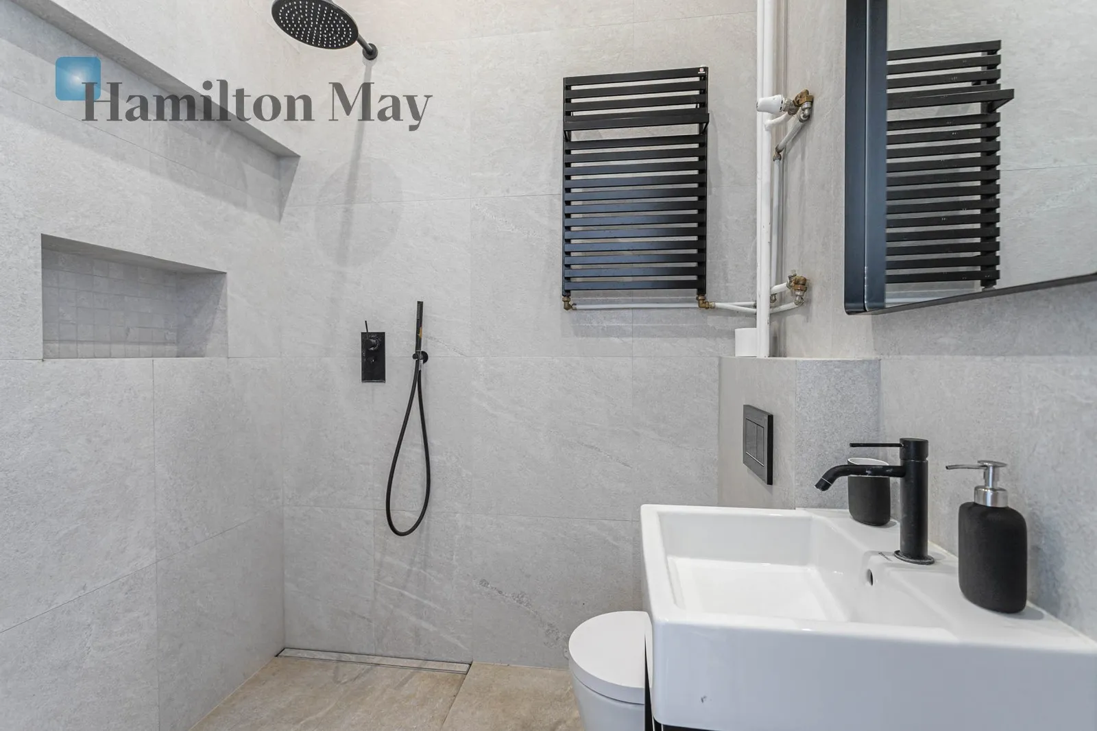 City: Warszawa Street: Hoża Region: Śródmieście Subregion: Śródmieście Północne Distance to centre: 0.47 km Level: 4 - slider