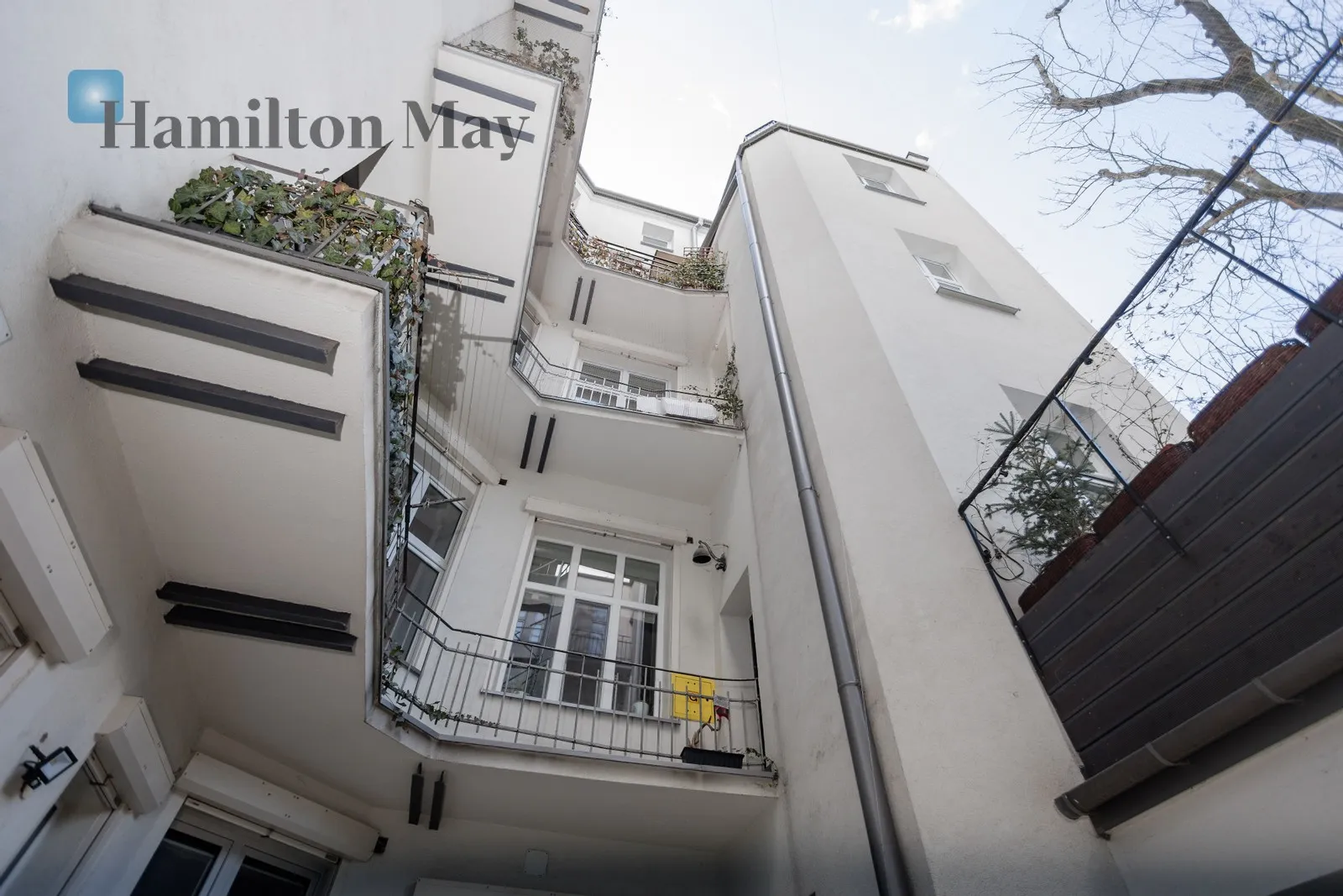 Street: Józefa Dietla Region: Stare Miasto Subregion: Kazimierz Distance to centre: 0.87 km Price: 3200 PLN Bedrooms: 2 Bathrooms: 1 - slider