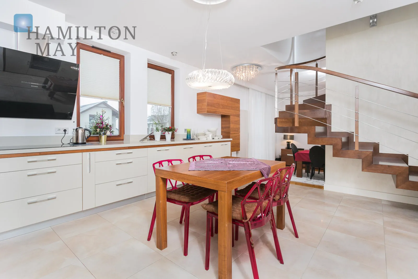 Просторий будинок з гарною ділянкою та сучасним закритим житловим комплексом на півночі Кракова | Маслом'янца - slider