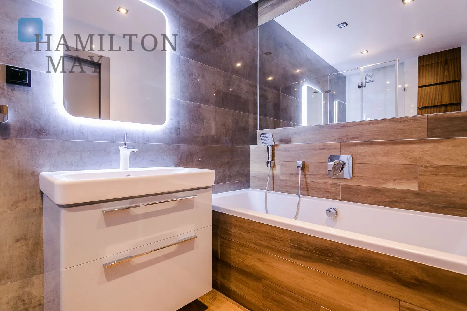 Unique, comfortable two bedroom apartment located in the Wola district - slider