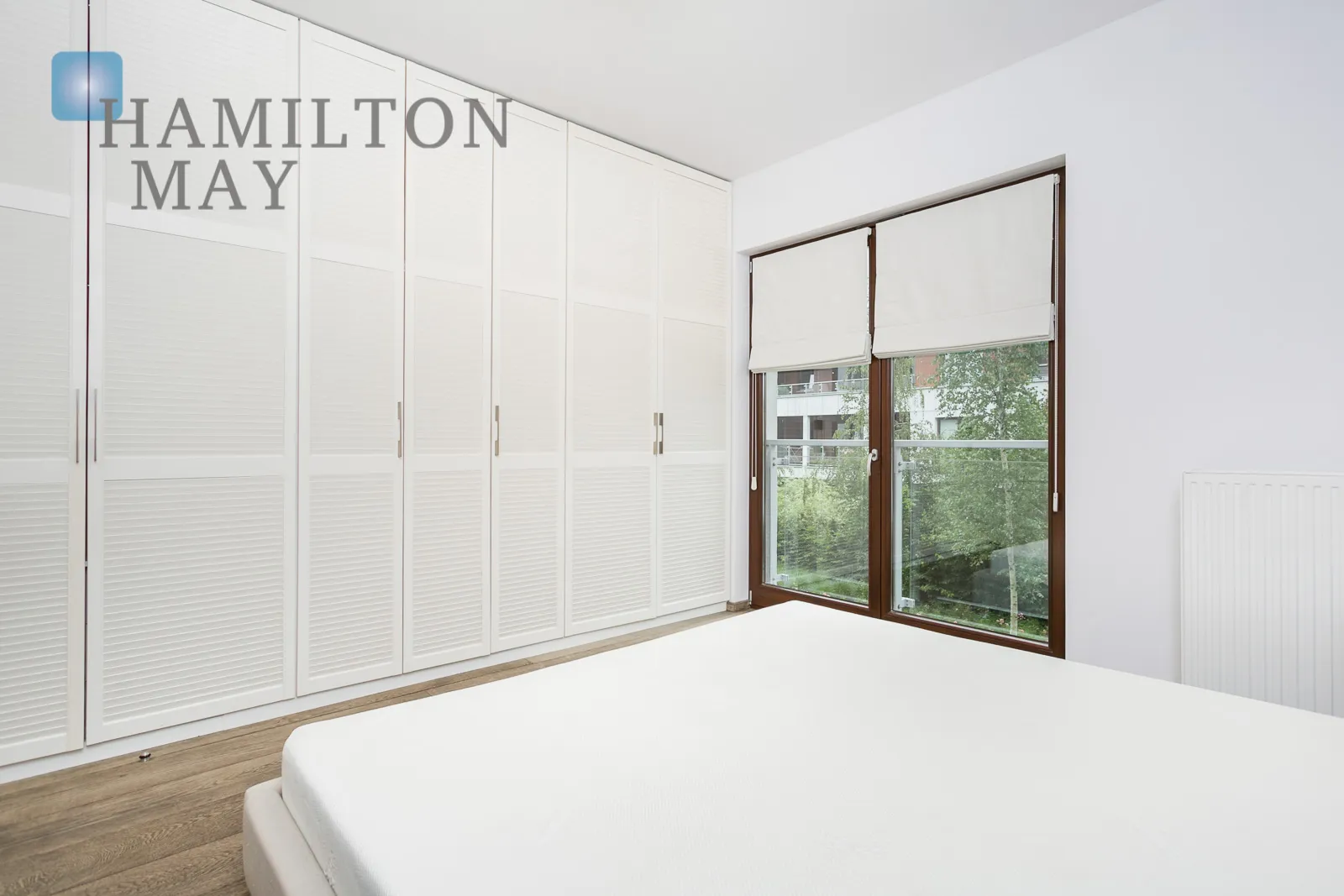 A bright, three-room apartment in the prestigious Eko Park development - slider