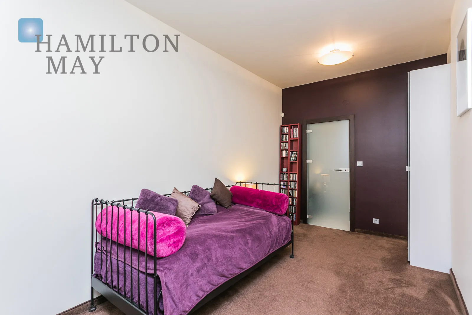 Atrakcyjny dom w zabudowie bliźniaczej na zamkniętym osiedlu na Wilanowie - slider