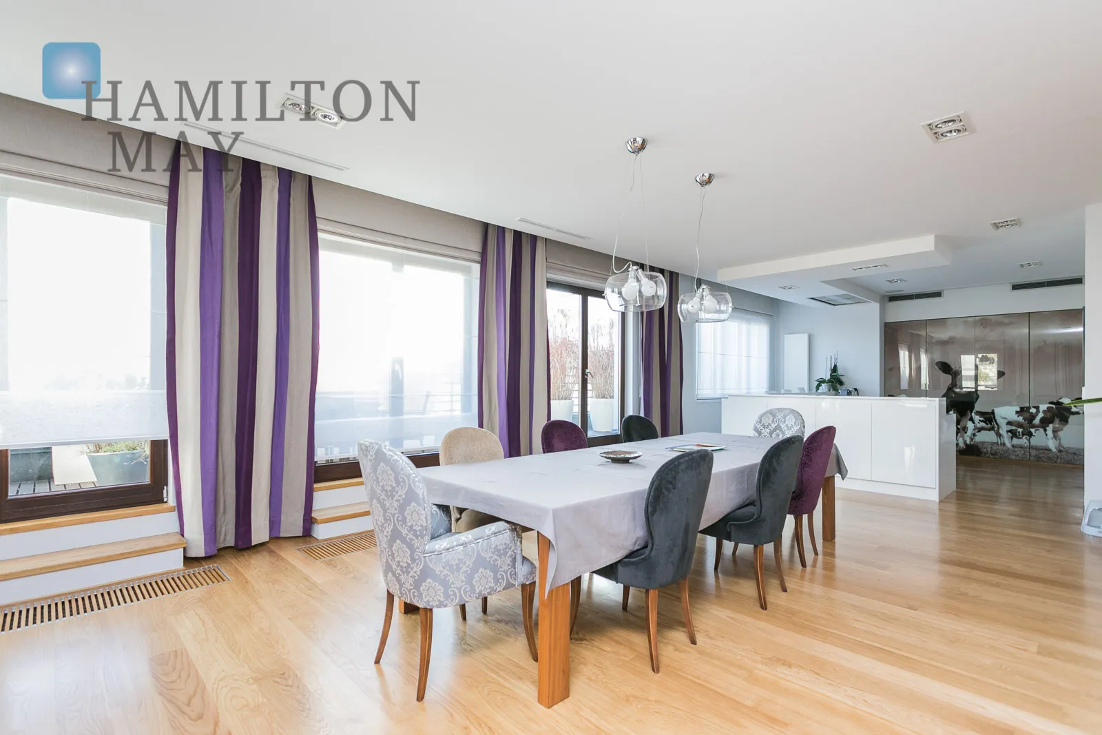 A spacious, bright, luxurious penthouse with terraces in Mokotów.