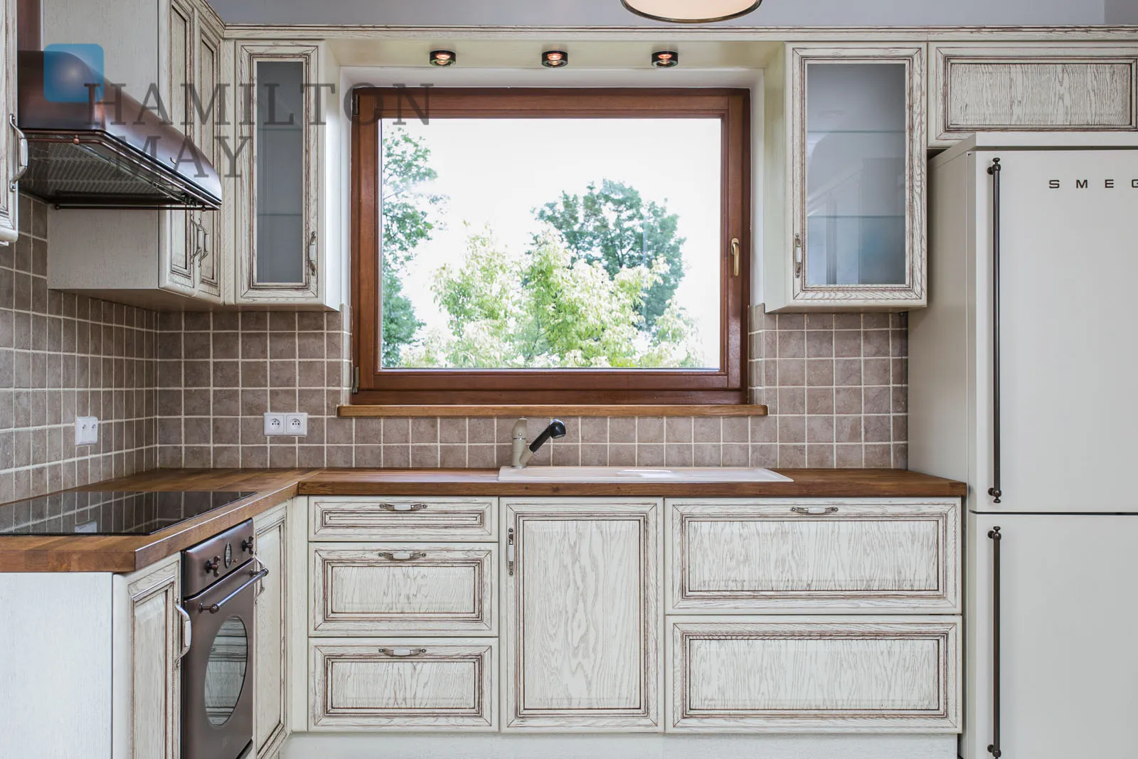 Region: Mogilany Distance to centre: 13.82 km Price: 2670000 PLN Bedrooms: 3 Bathrooms: 2 Plot size: 600m2 - slider