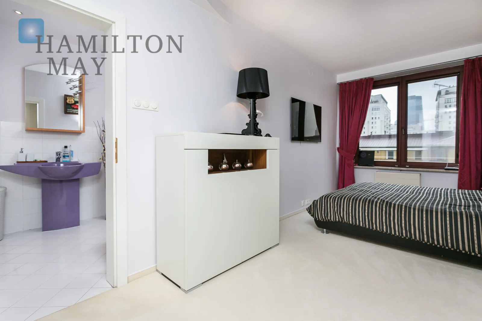 Unique apartment right by the Europejski Square - slider