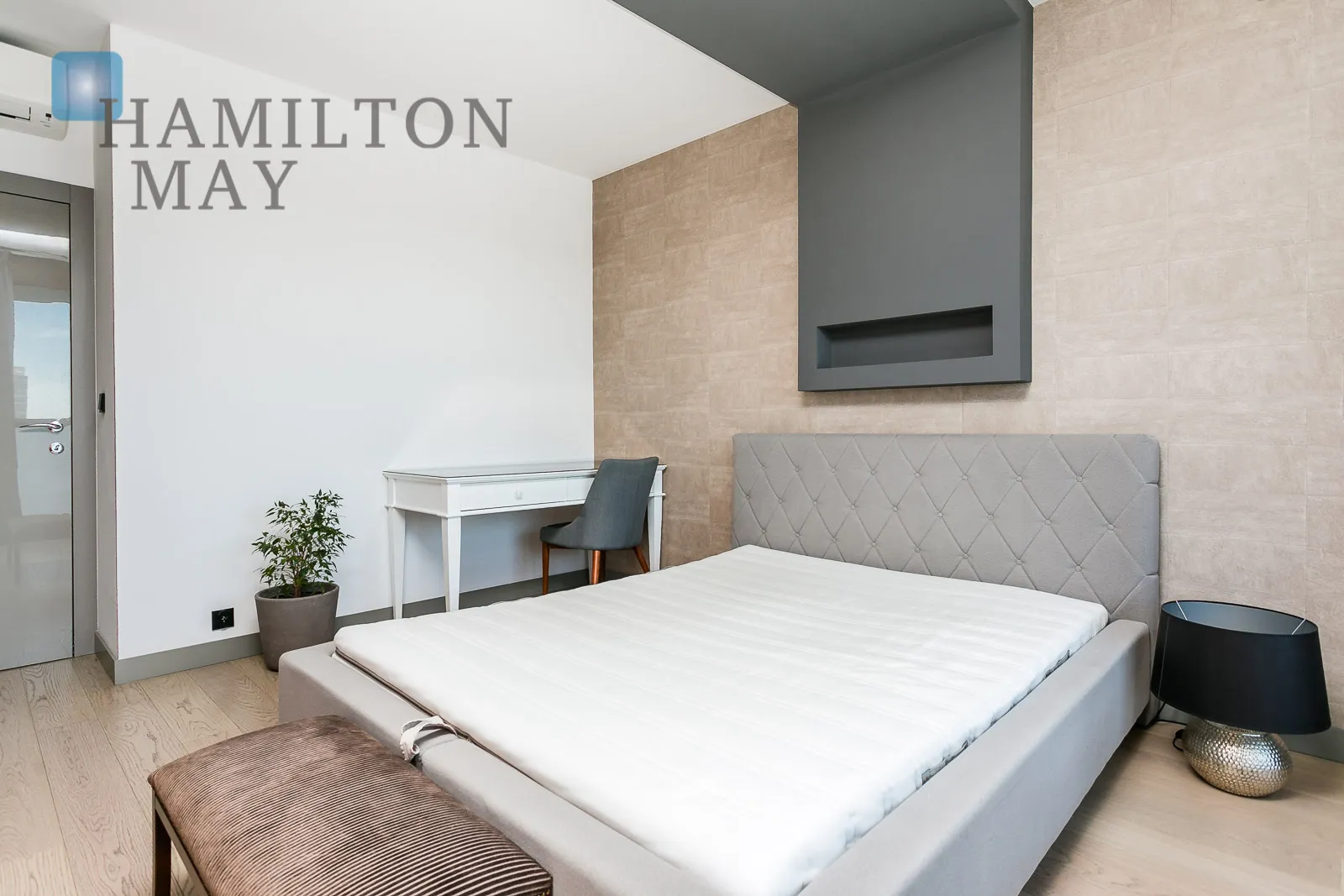 Unique, comfortable two bedroom apartment located in the Wola district - slider