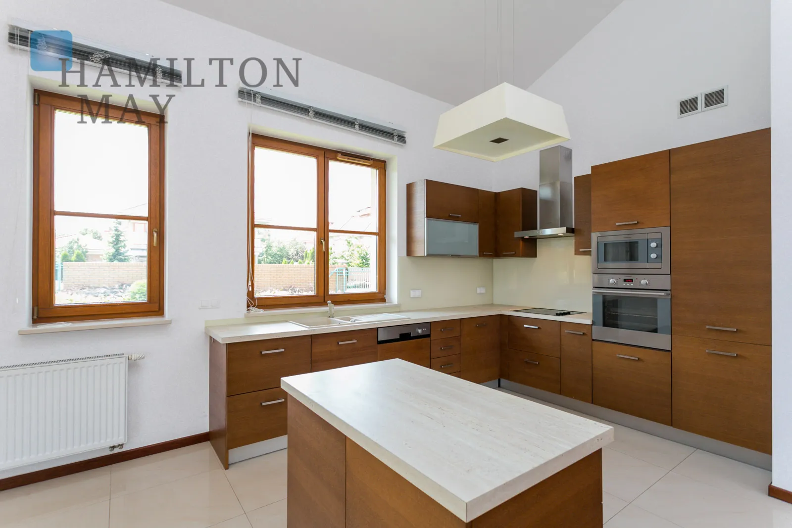 Region: Bielawa Distance to centre: 15.15 km Level: -9 Price: 5500000 PLN Bedrooms: 5 Bathrooms: 4 Plot size: 1100m2 Price/m2: 13750 PLN - slider