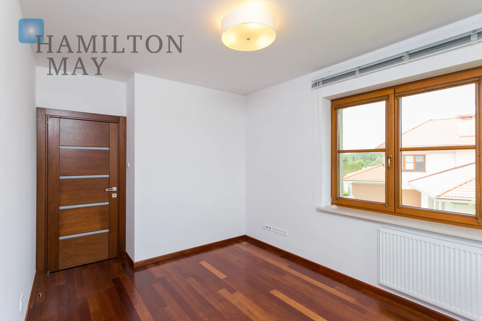 City: Bielawa Street: Aleja Lema Region: Bielawa Distance to centre: 15.15 km - slider