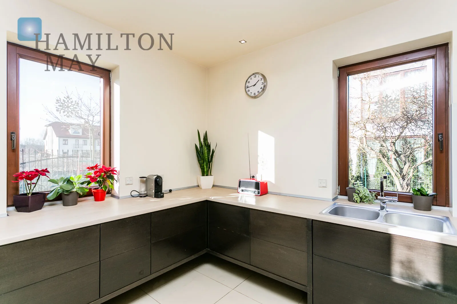 Atrakcyjny dom w zabudowie bliźniaczej na zamkniętym osiedlu na Wilanowie - slider