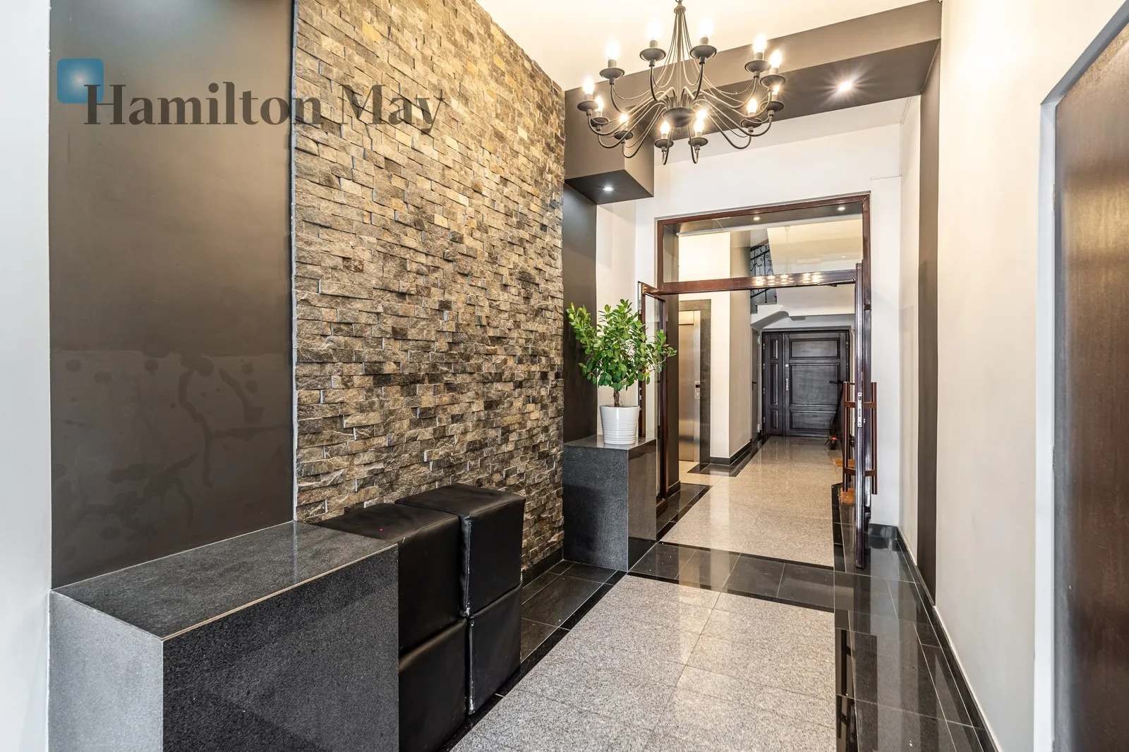 A luxurious apartment in a prestigious tenement house on the Vistula Boulevards - slider