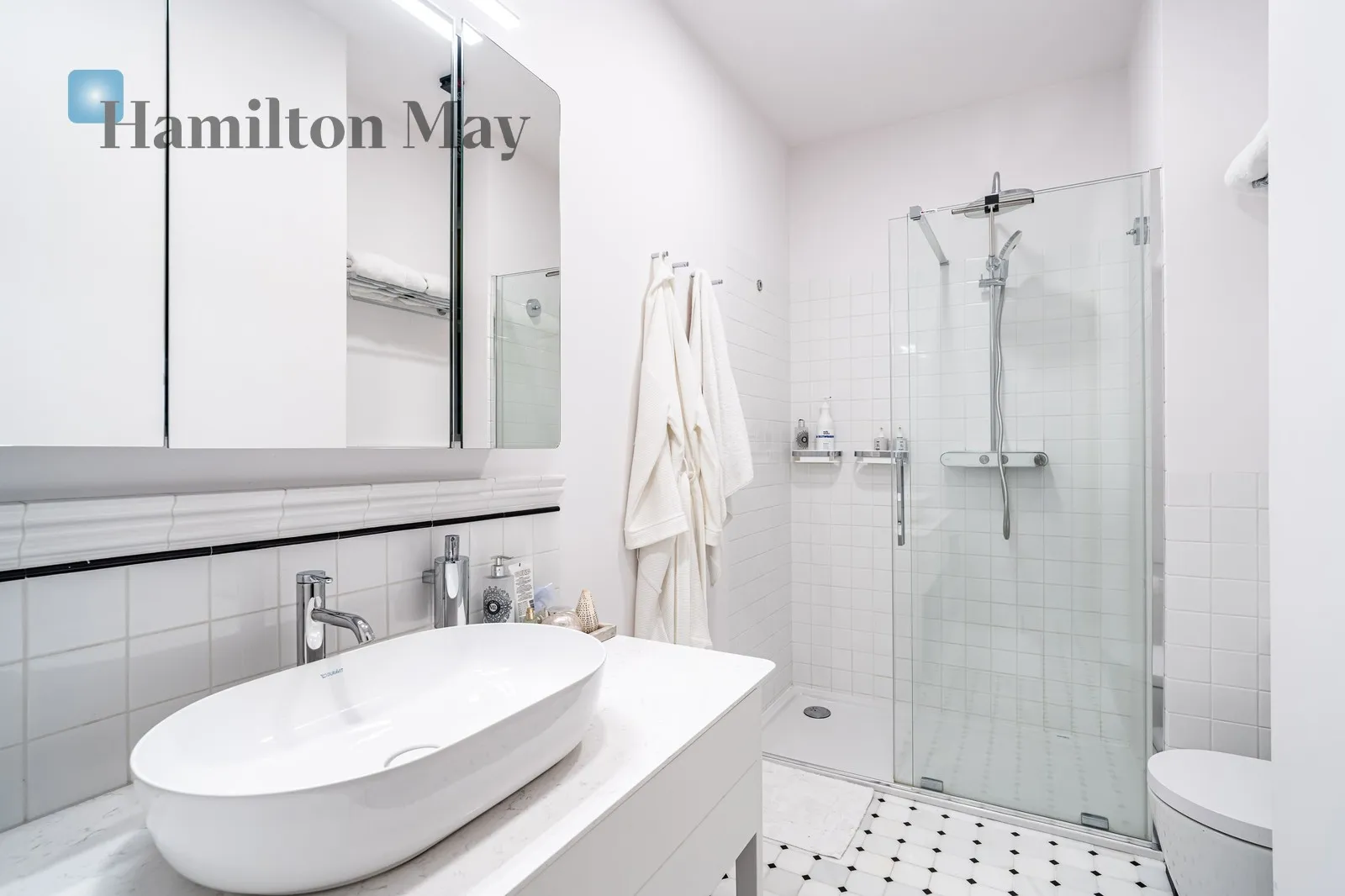 A luxurious apartment in a prestigious tenement house on the Vistula Boulevards - slider