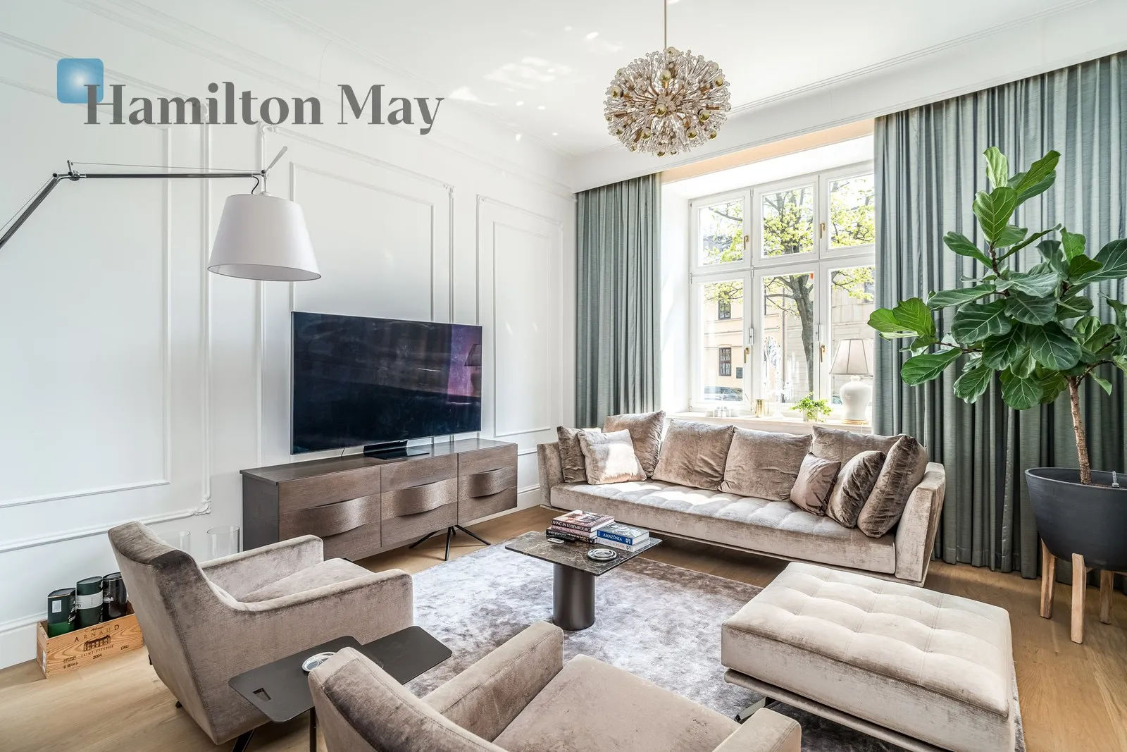 A luxurious apartment in a prestigious tenement house on the Vistula Boulevards - slider