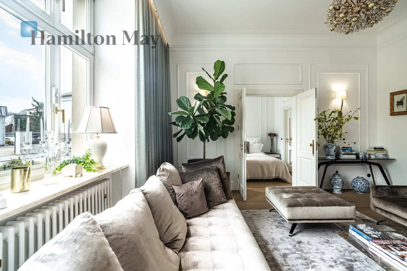A luxurious apartment in a prestigious tenement house on the Vistula Boulevards - slider
