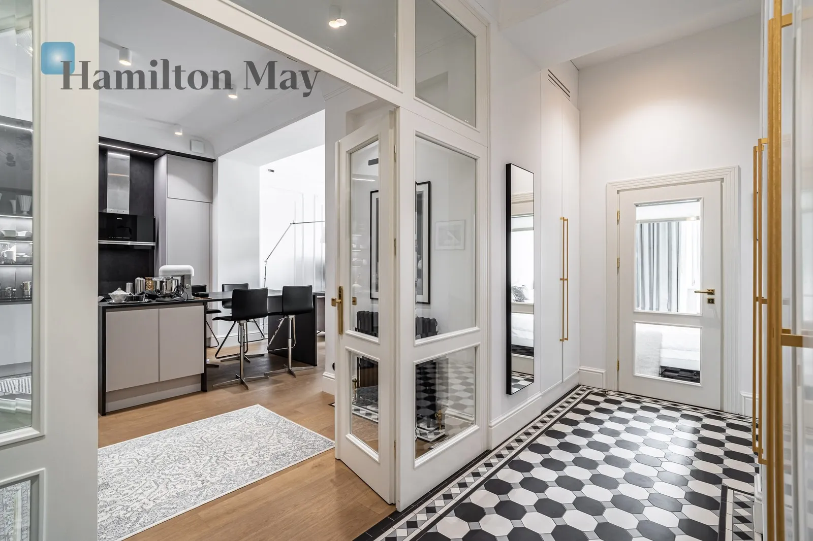 A luxurious apartment in a prestigious tenement house on the Vistula Boulevards - slider