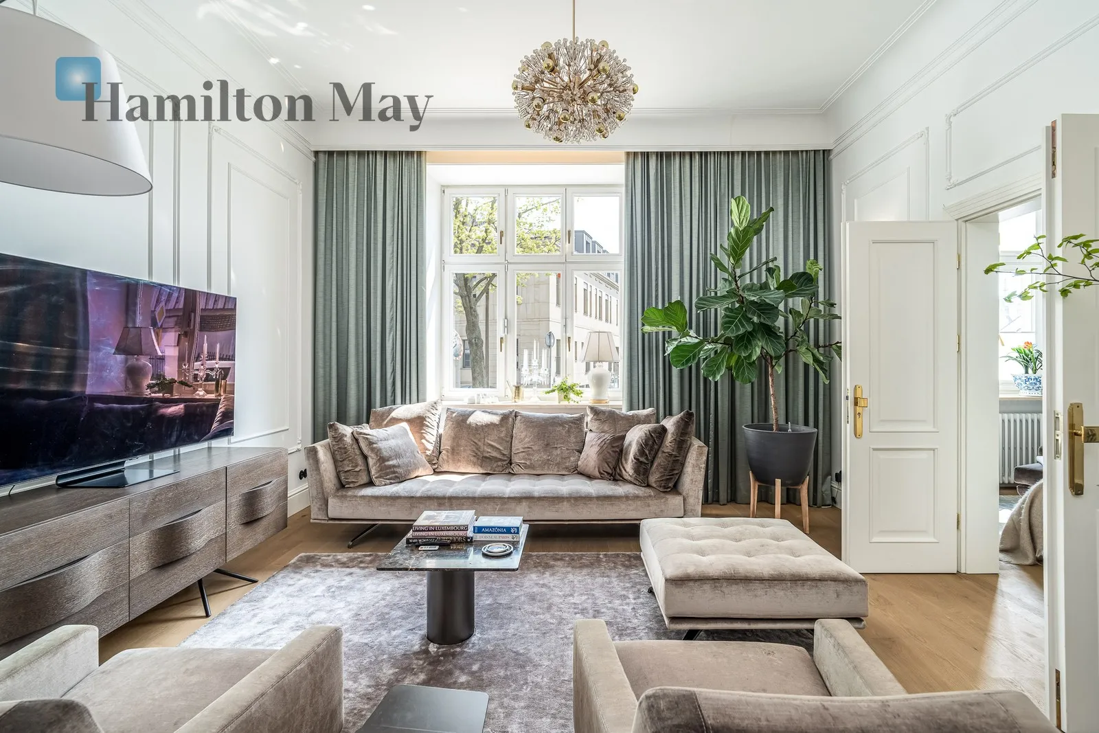 A luxurious apartment in a prestigious tenement house on the Vistula Boulevards - slider