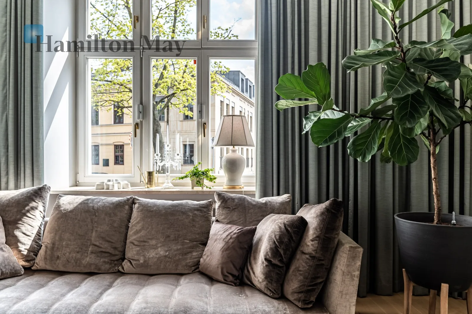 A luxurious apartment in a prestigious tenement house on the Vistula Boulevards - slider