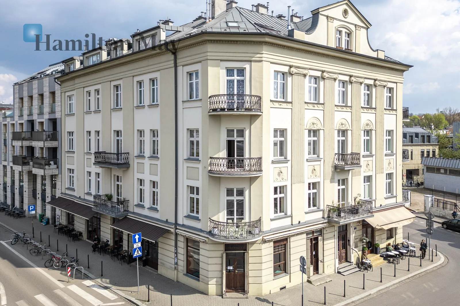 A luxurious apartment in a prestigious tenement house on the Vistula Boulevards - slider