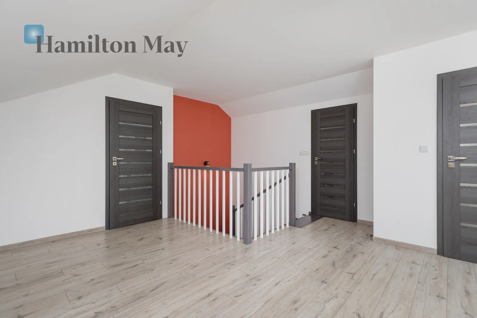 Distance to centre: 6.44 km Price: 2000000 PLN Bedrooms: 4 Bathrooms: 3 - slider