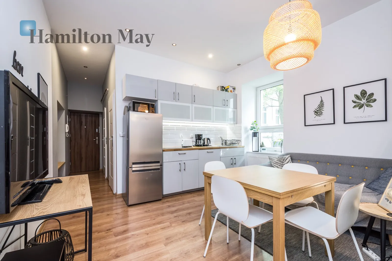 City: Kraków Street: Wielopole Region: Stare Miasto Distance to centre: 0.6 km Level: 1 Price: 4500 PLN Bedrooms: 3 Bathrooms: 1 Size: 65m2 - slider