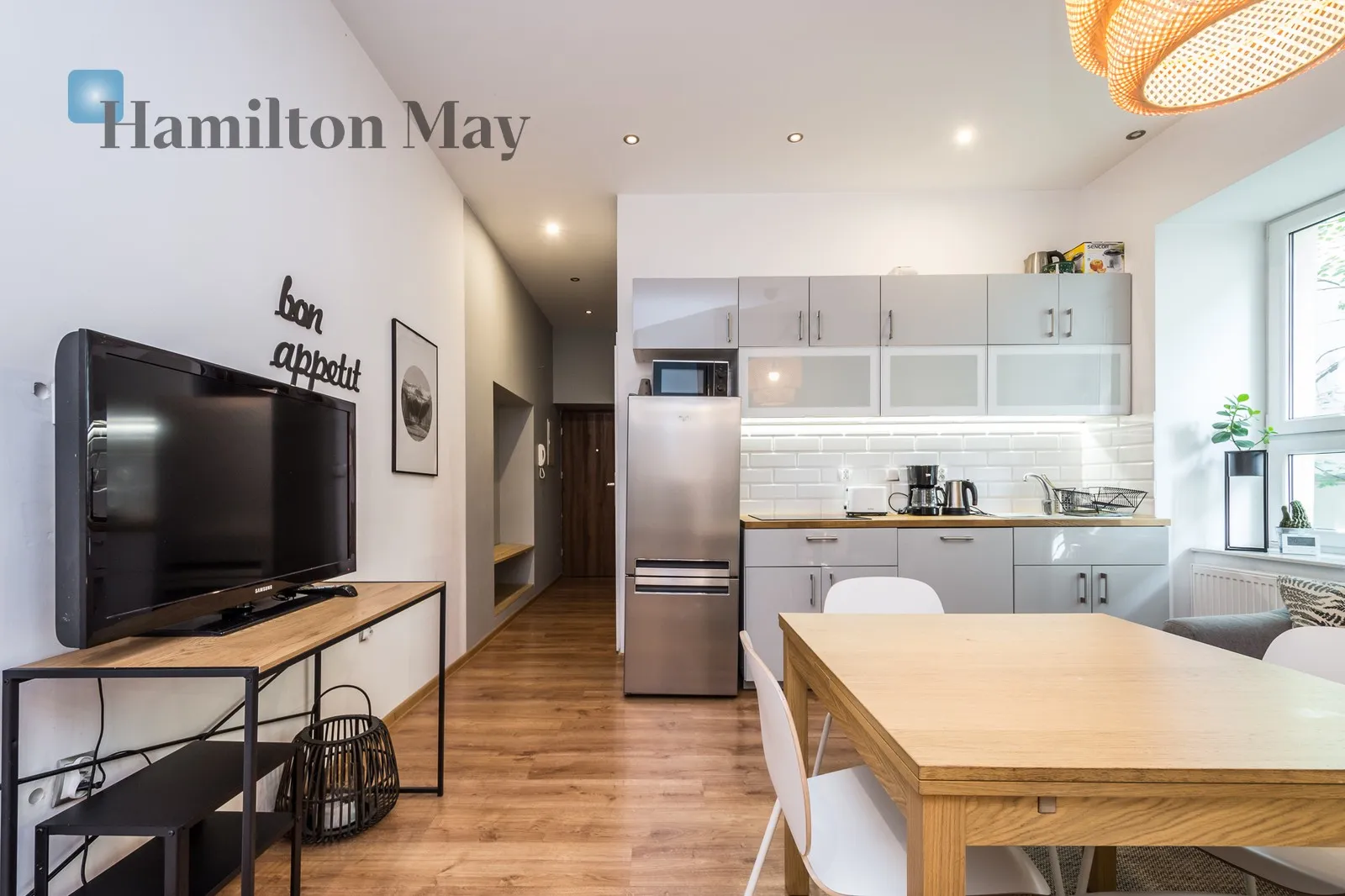 Street: Wielopole Region: Stare Miasto Distance to centre: 0.6 km Level: 1 Price: 4500 PLN Bedrooms: 3 Bathrooms: 1 Size: 65m2 Price/m2: 69 PLN - slider