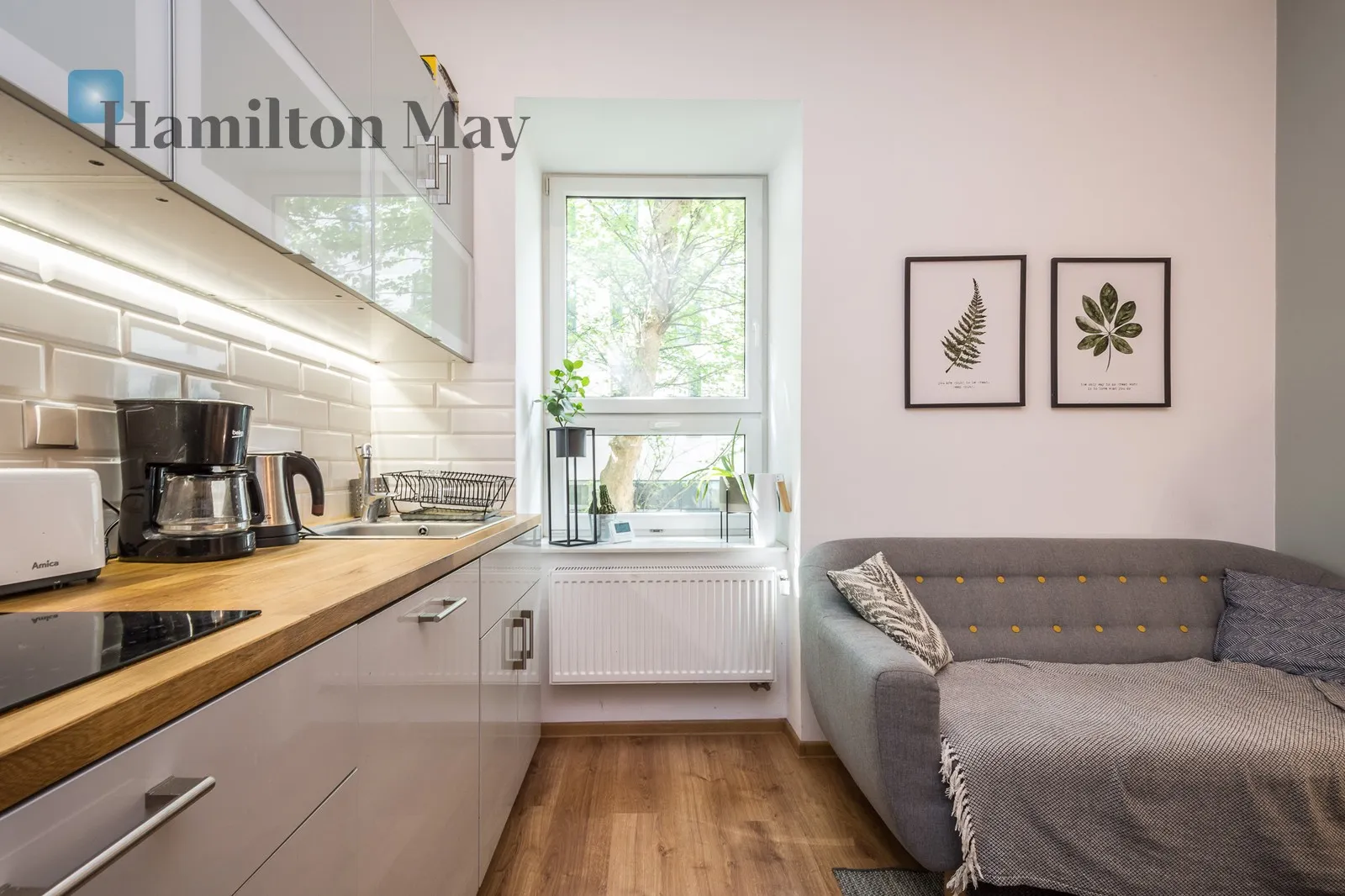 Street: Wielopole Region: Stare Miasto Distance to centre: 0.6 km Level: 1 Price: 4500 PLN Bedrooms: 3 Bathrooms: 1 Size: 65m2 - slider