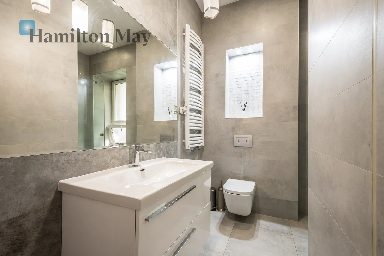 Region: Stare Miasto Distance to centre: 0.6 km Level: 1 Price: 4500 PLN Bedrooms: 3 Bathrooms: 1 Size: 65m2 - slider