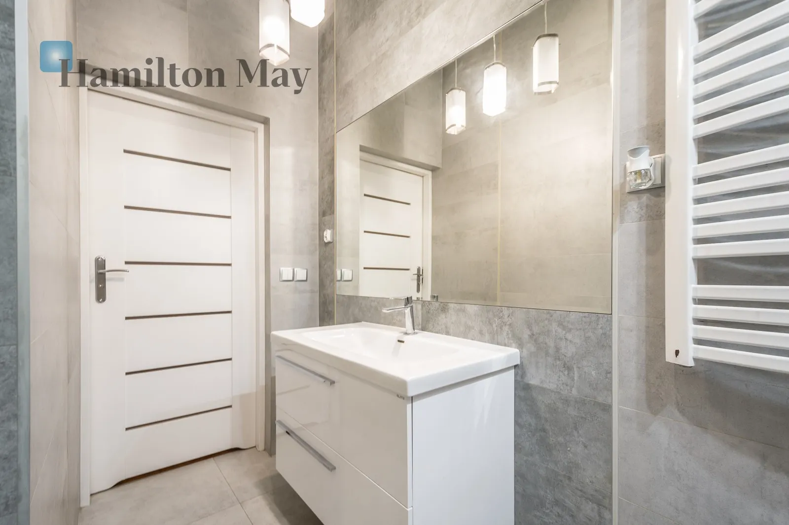 Street: Wielopole Region: Stare Miasto Distance to centre: 0.6 km Level: 1 Price: 4500 PLN Bedrooms: 3 - slider