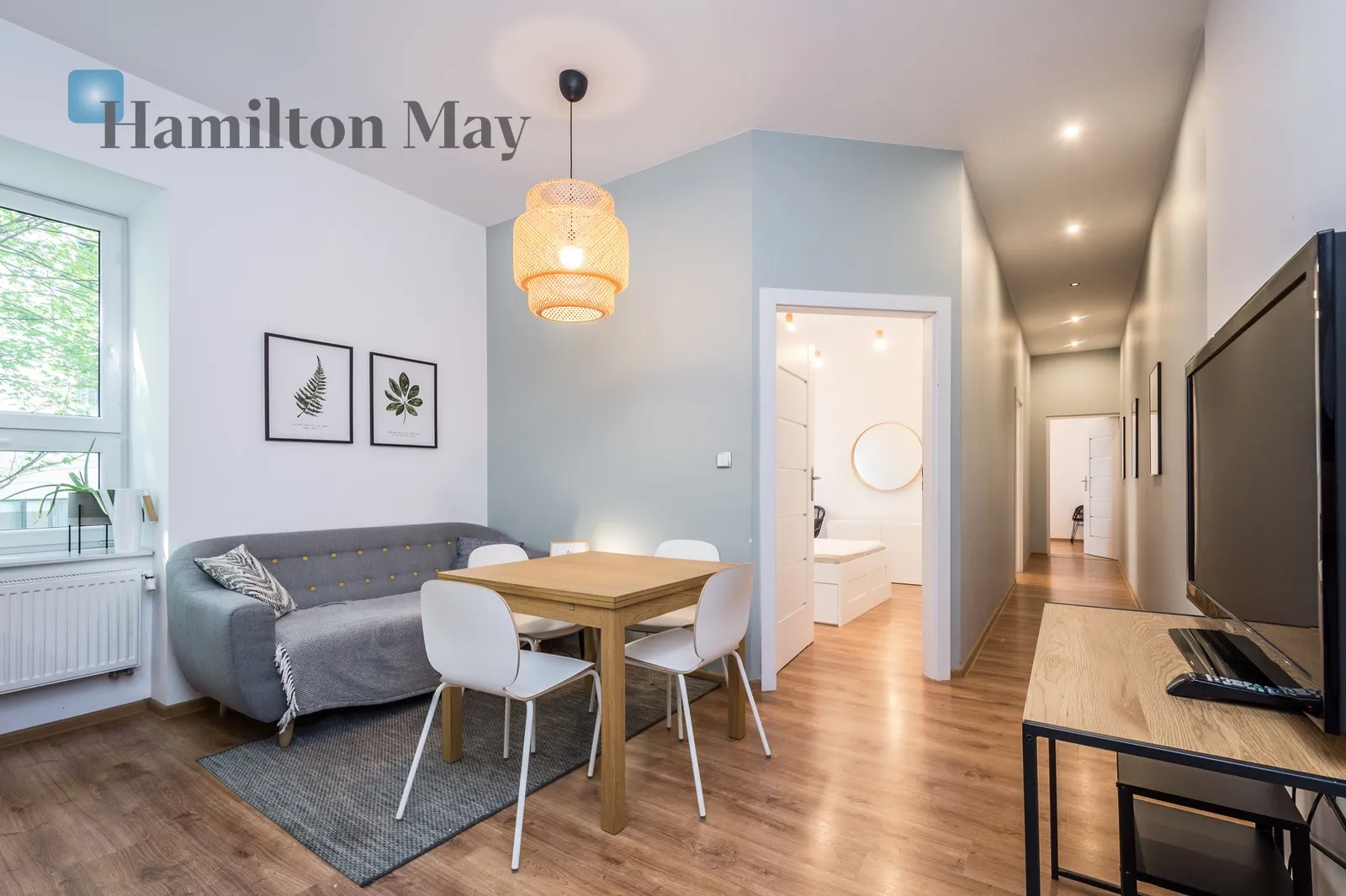 Region: Stare Miasto Distance to centre: 0.6 km Level: 1 Price: 4500 PLN Bedrooms: 3 Bathrooms: 1 - slider