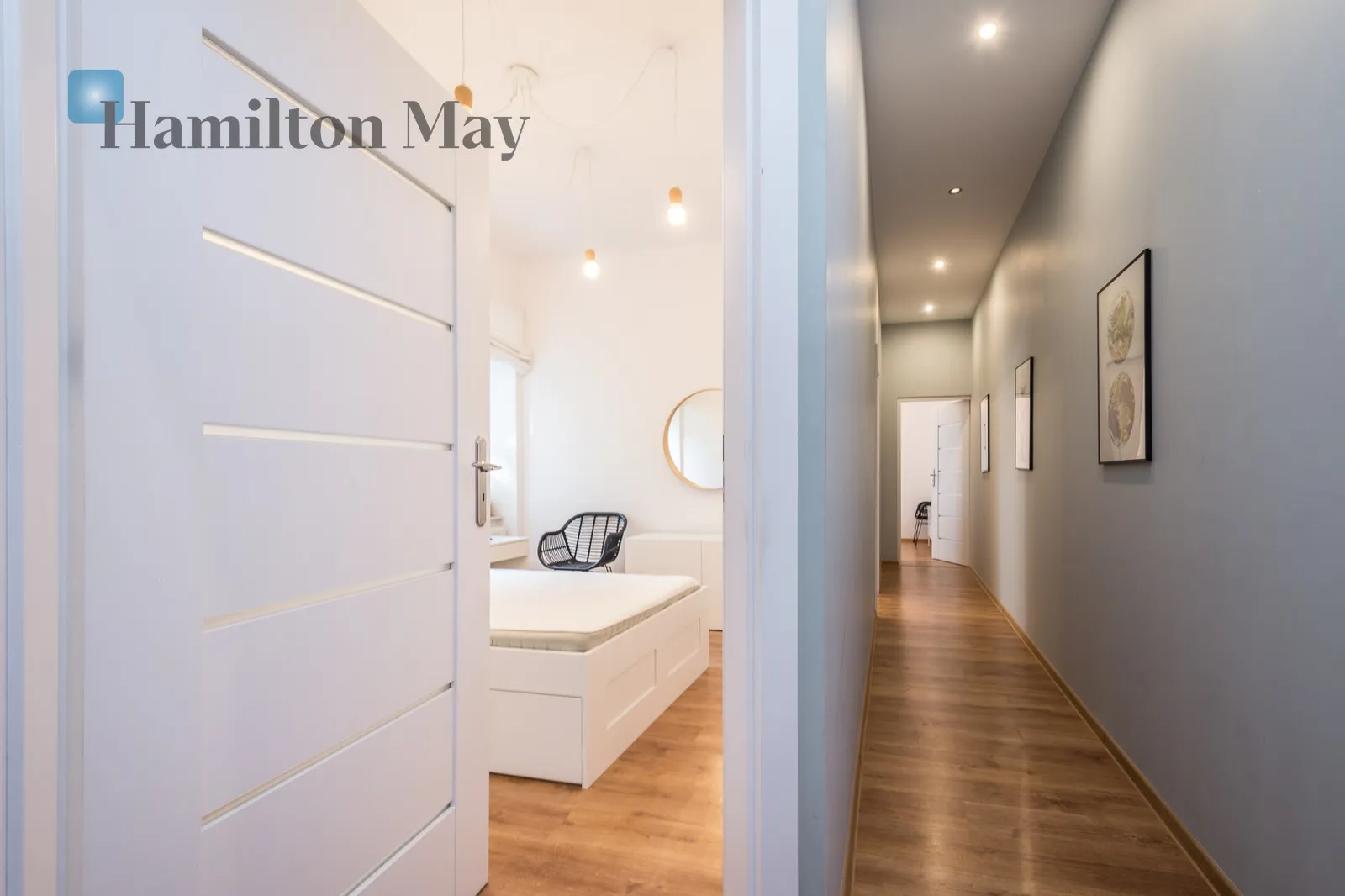 Distance to centre: 0.6 km Level: 1 Price: 4500 PLN Bedrooms: 3 Bathrooms: 1 Size: 65m2 - slider